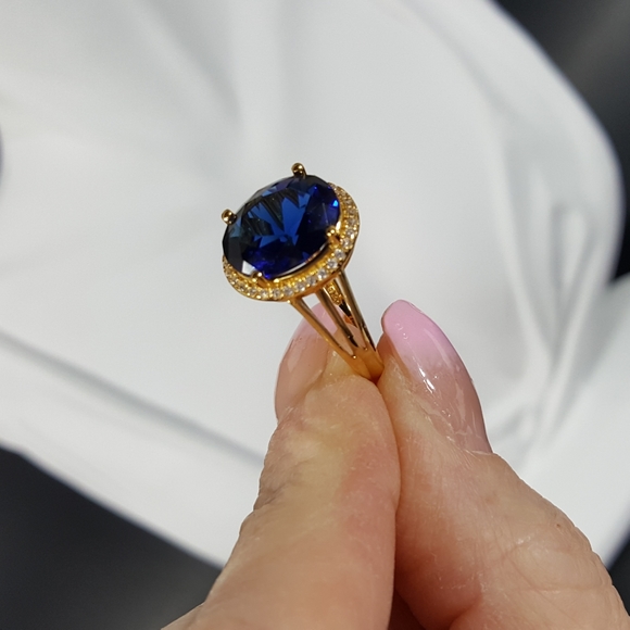 Simulated Blue Sapphire n White Diamonds - Picture 5 of 8